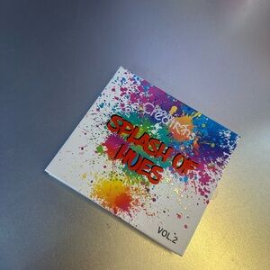 Splash of Hues Eyeshadow Palette